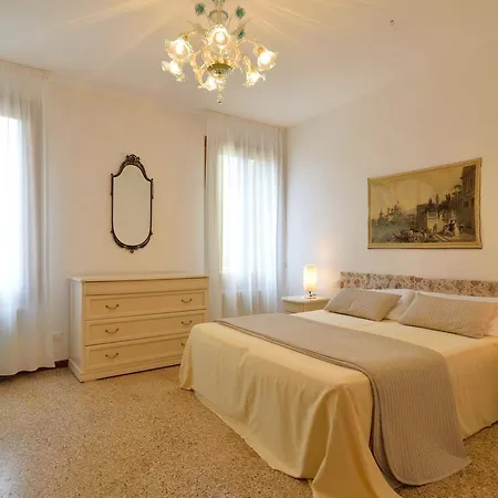 Campo Frari Apartment *